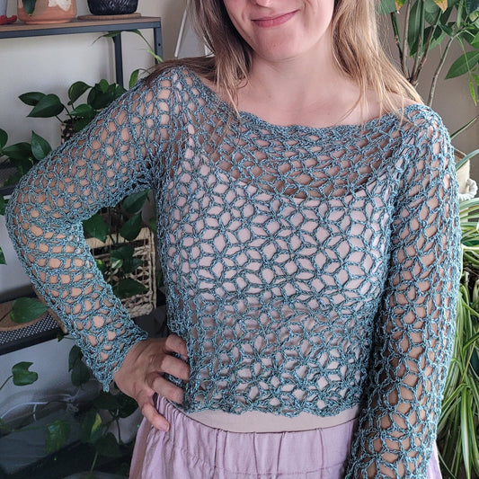 lace crochet top pattern, loose trendy fishnet crochet long sleeve top pattern, star stitch crochet top tutorial, easy simple pattern with a video tutorial, summer crochet top, fall crochet top pattern, unique beginner crochet pattern pdf, made-to-measure and size inclusive crochet pattern